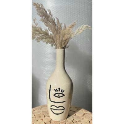 Vase en céramique avec œil
